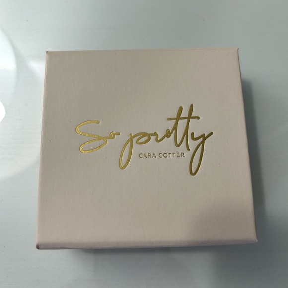 NIB So Pretty Cara Cotter Rose Gold Pearl Stud Earrings - Picture 3 of 3